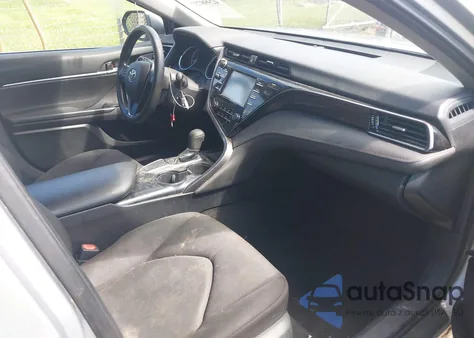 2019 Toyota Camry Le z USA, uszkodzony, nr VIN 4T1B11HK2KU771648